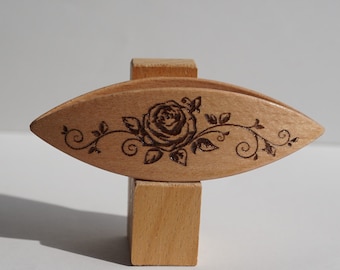 Tatting shuttle with engraved rose 3"