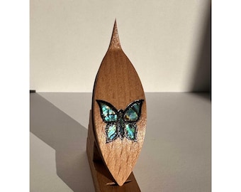 Tattingshuttle met vlindermotief 2,8 inch met stok