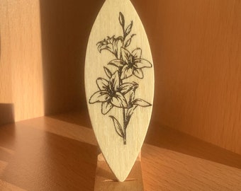 Tatting shuttle with engraved lily 2.5" and 3"