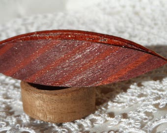 Narrow rosewood tatting shuttle with inlay #2