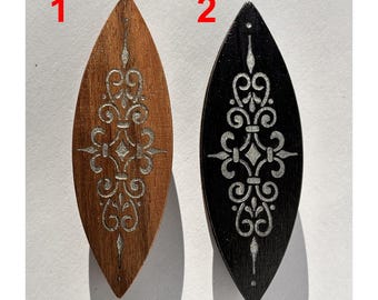 Tatting shuttle with silver French design 3"