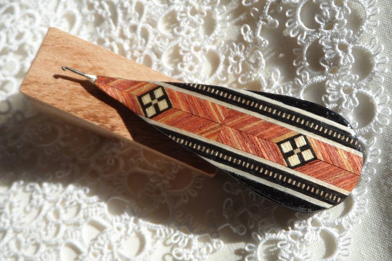 Ebony tatting shuttle with rosewood inlay 2.5 with 0.7 hook image 1