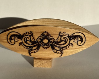 Tatting shuttle pine w engraved Italian pattern 4 inch long