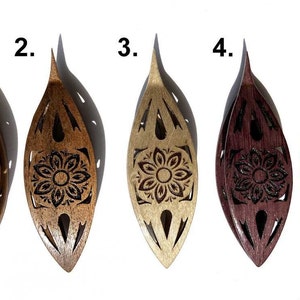 Tatting shuttle with engraved Daisies flower, cutouts + tip 3&quot; long