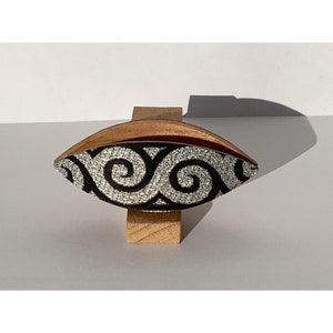 Beautiful handmade  tatting shuttle with Greek pattern green 2,5&quot;