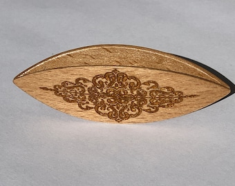 Tatting shuttle with golden French pattern 3" long