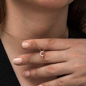 Collar con la letra Ç de plata bañada en oro rosa brillante y deslumbrante, joyería personalizada perfecta para ocasiones especiales, regalo para tu novia