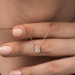 Impresionante collar de letras de plata chapado en oro rosa con letra B brillante, un regalo personalizable perfecto para la elegancia cotidiana, regalo de cumpleaños