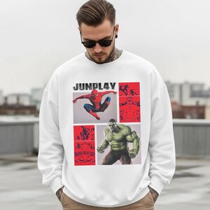 Op de afbeelding: Een rustiek houten bord met de tekst "Welcome to our home" in witte letters. Het bord heeft een verweerde afwerking en een eenvoudig, uitnodigend ontwerp, perfect voor entree decoratie.