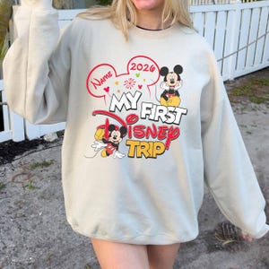 Custom My First Disney Trip Shirt, Disney Trip 2026 Shirt, Family Matching Tee, Personalized Disney World Disneyland Hoodie, Disney Vacation bild 6