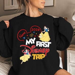 Custom My First Disney Trip Shirt, Disney Trip 2026 Shirt, Family Matching Tee, Personalized Disney World Disneyland Hoodie, Disney Vacation bild 7