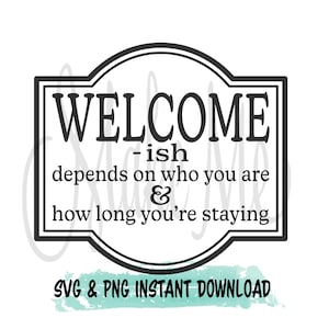 Znak powitalny svg | Welcome-ish SVG | Zależy od tego, kim jesteś i jak długo tu zostaniesz | Sassy Wall Art SVG | Sarkastyczne pobieranie cyfrowe