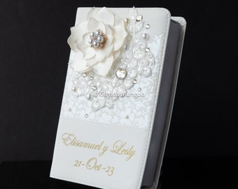 Biblia Pequeña Cristiana para Boda Reina Valera 7&quot; tall Wedding bible in Spanish