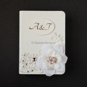 Biblia Católica pequeña- Catholic Small Wedding bible in Spanish personalized