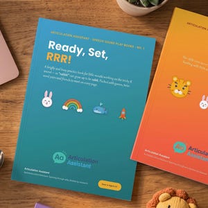 Könnte beinhalten: Zwei Sprachtherapie-Arbeitshefte mit Softcover-Einband mit den Titeln Ready, Set, RRR! und Ruby's ROAR von Articulation Assistant. Das blaue Buch zeigt Symbole für Hase, Regenbogen, Wal und Rakete, das orangefarbene Buch Tiger, Hase, Roboter und Wal.