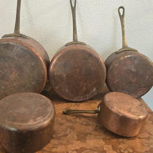 Vintage Frankrijk: massief koperen steelpan / stevige klinknagels / gietijzeren handgrepen