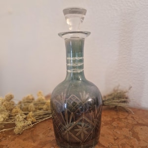 Vintage: Old glass carafe/bottle with relief