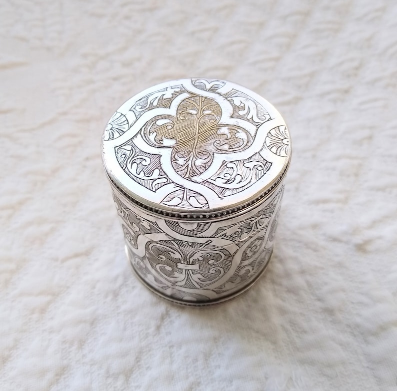 Vintage Metropolitan Museum Art Silver Etched Trinket Box