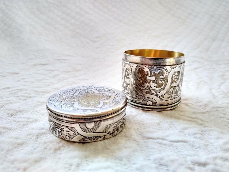 Vintage Metropolitan Museum Art Silver Etched Trinket Box