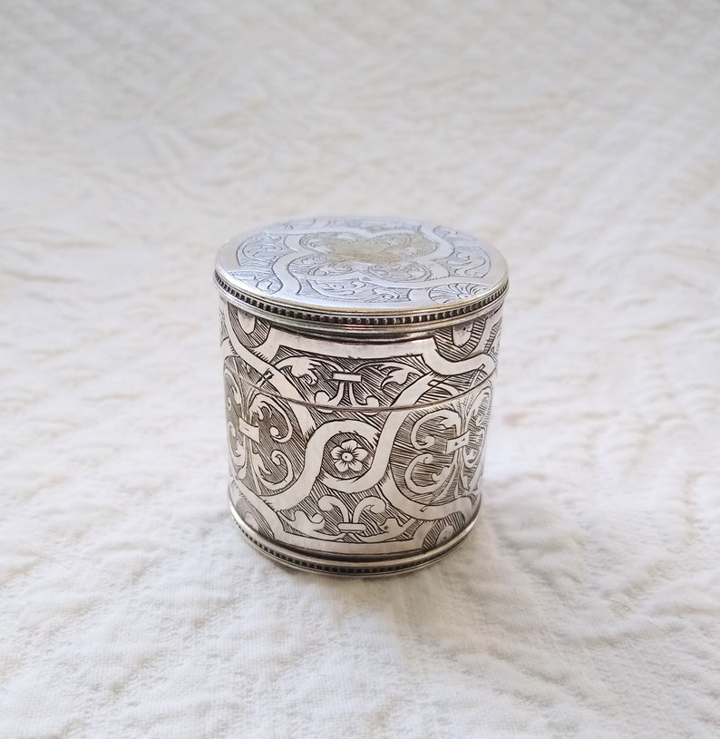 Vintage Metropolitan Museum Art Silver Etched Trinket Box