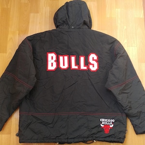 NBA Chicago Bulls jacket, Champion, nylon basketball jacket, vintage basketball, 90s hip hop clothing, 1990s hip hop streetwear, size XL