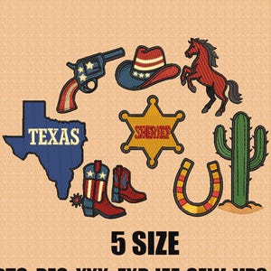 Pode incluir: Um design bordado com elementos temáticos de cowboy. Inclui um revólver, chapéu de cowboy, cavalo, cacto, ferradura, distintivo de xerife e o contorno do Texas. O texto "TEXAS", "SHERIEF" e "5 SIZE" também estão presentes.