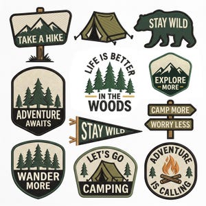 Pode incluir: Uma coleção de emblemas bordados com temas ao ar livre, incluindo uma tenda, um urso, pinheiros, uma fogueira e placas com textos como TAKE A HIKE, STAY WILD, LIFE IS BETTER IN THE WOODS, EXPLORE MORE, ADVENTURE AWAITS, CAMP MORE WORRY LESS, WANDER MORE, LET'S GO CAMPING e ADVENTURE IS CALLING.