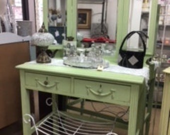 Petite Vanity with Tri Fold Mirror