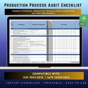 Könnte beinhalten: Ein Laptop-Bildschirm zeigt eine Produktionsprozess-Audit-Checkliste als Tabellenkalkulation mit Spalten für Fragebogen, Anforderungen und Prozessschritte, inklusive XLS-Dateisymbol sowie Verweisen auf ISO 9001:2015 und IATF 16949 Standards.