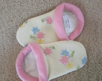 Spring Flowers Slippers - Ladies Small - Size 5-6