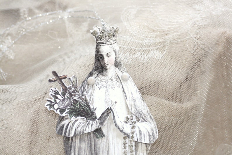 graceful Mary a religious paper doll image 3