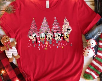 Chemise de Noël Disney, t-shirt des fêtes Dingo Mickey Minnie Daisy, tenue de famille de Noël, chemise de voyage Disney arbre de Noël rose, cadeau magique des fêtes