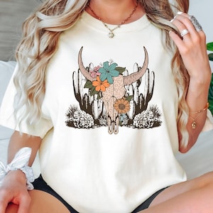 Retro Boho Cow Skull Shirt, Western Graphic Tee, Cactus Plant Wildflower Bull Skull Shirt, Cowgirl Tshirt, Country Style Shirt,Western Shirt