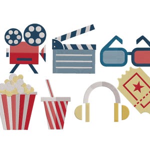 Könnte beinhalten: Eine Sammlung gestickter Film-Icons. Enthält eine rot-blaue Filmkamera, eine blau-weiße Filmklappe, 3D-Brille, einen Popcornbehälter, einen Getränkebecher, Kopfhörer und eine Kinokarte.