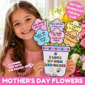 Op de afbeelding: Een jong meisje lacht en houdt een handgemaakte Moederdagkaart vast in de vorm van een bloempot met kleurrijke bloemuitsparingen. De bloemen hebben berichten als "Ik hou van je" en "Je laat me lachen". De kaart luidt "I Love My Mom Bee-cause".