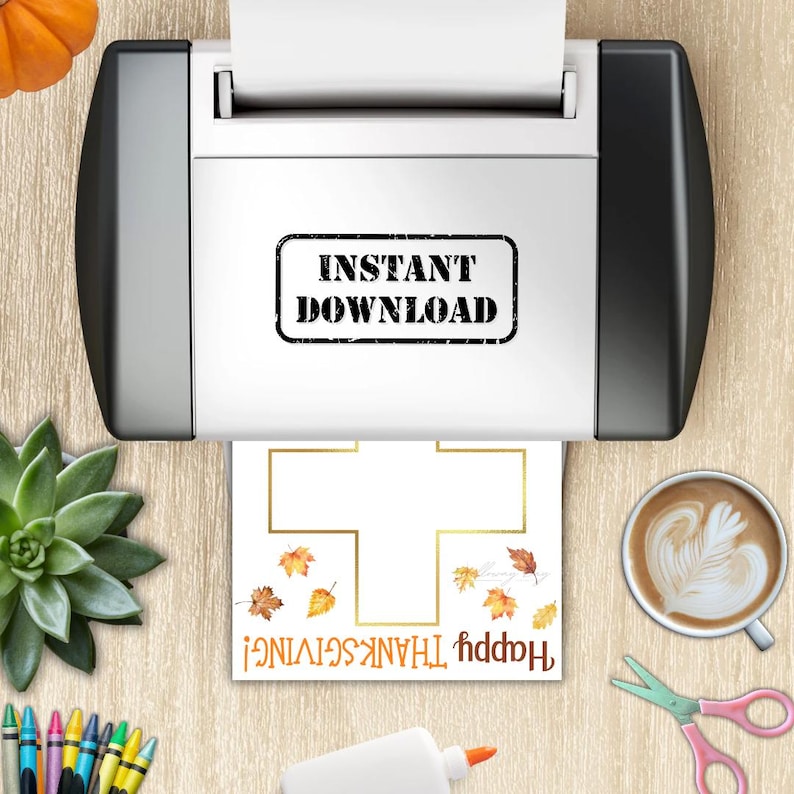 Puede incluir: Se muestra una impresora con una tarjeta de Acci&oacute;n de Gracias impresa. La tarjeta tiene un borde dorado y hojas de oto&ntilde;o. Las palabras "Happy Thanksgiving!" est&aacute;n impresas en la parte inferior. La impresora tiene las palabras "Instant Download".