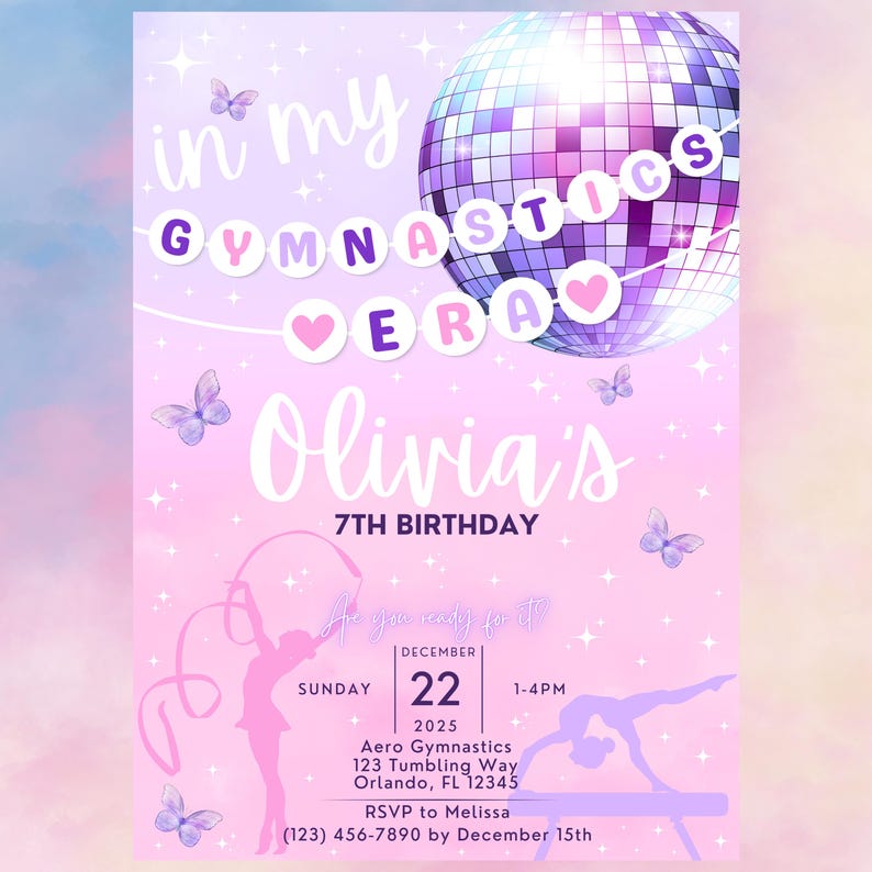 Puede incluir: Una invitaci&oacute;n rosa y morada con una bola de discoteca y una silueta de una gimnasta. La invitaci&oacute;n es para el 7&ordm; cumplea&ntilde;os de Olivia. Dice "in my gymnastics era" y "Are you ready for it?" La fiesta es el 22 de diciembre de 2025 de 1:00 PM a 4:00 PM en Aero Gymnastics, 123 Tumbling Way, Orlando, FL 12345. RSVP a Melissa al (123) 456-7890 antes del 15 de diciembre.
