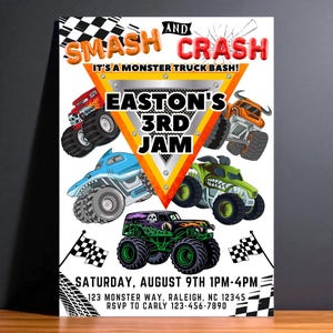 Puede incluir: Una colorida invitación a una fiesta temática de monster trucks. El diseño presenta el texto "SMASH AND CRASH" y "EASTON'S 3RD JAM" con ilustraciones de monster trucks en rojo, naranja, azul, verde y morado. Incluye detalles del evento.