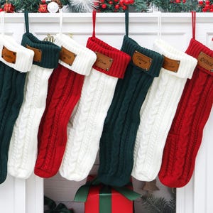 Benutzerdefinierte gestrickte Weihnachtsstrümpfe, Gravur Name Leder Patch, Familie Weihnachtsstrümpfe, Weihnachtsgeschenke, Urlaub Geschenke