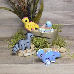 Chunky Brontosaurus Dino Magnet 3D Printed Articulated Desk Sensory Fidget Toy Spotted Egg