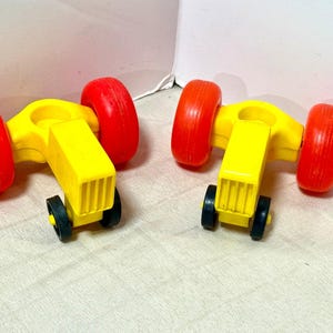 1970 Vintage Fisher-Price Little People Play Family Barn Farm Tractors