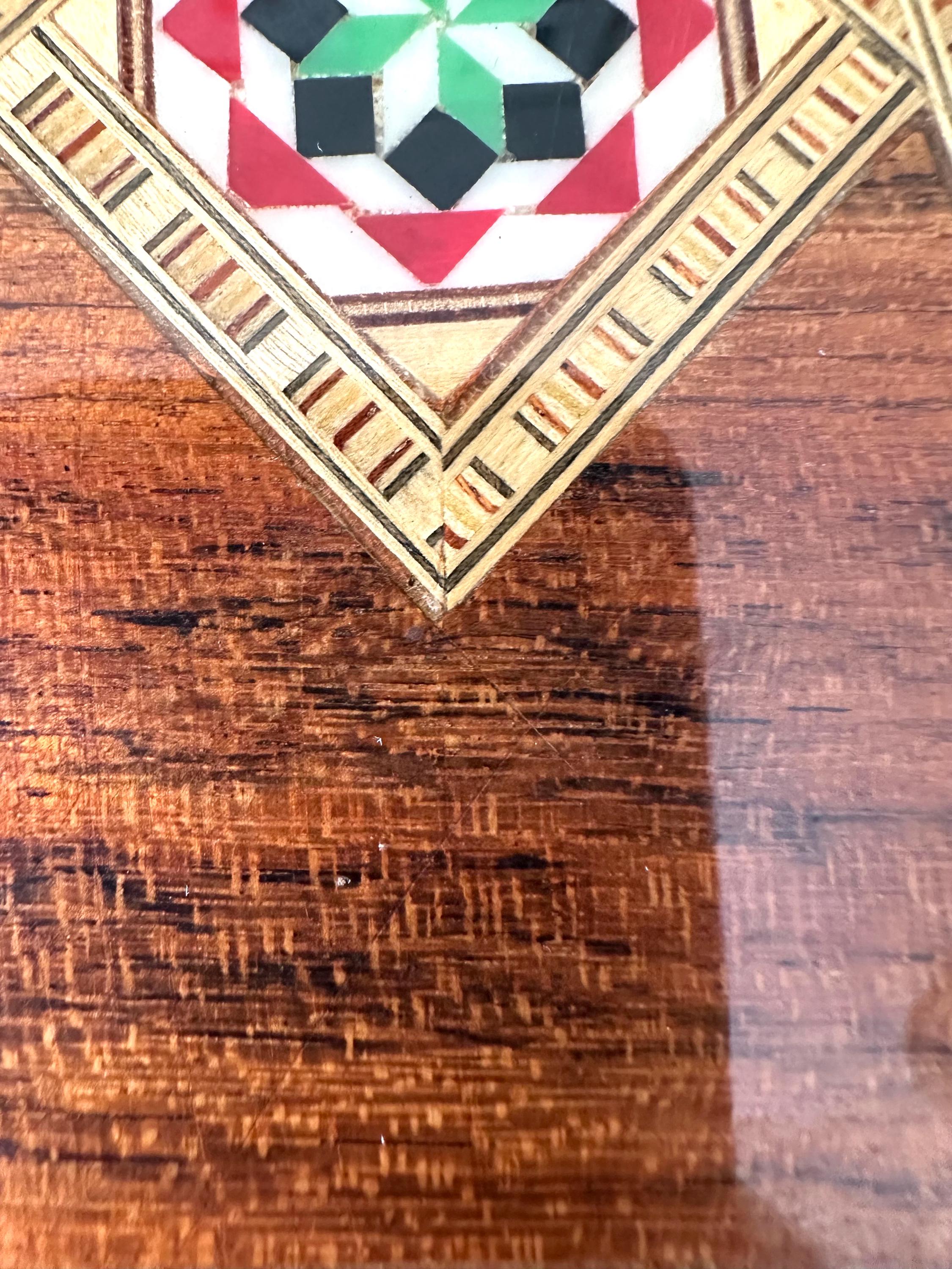 Plateau, Plateau art déco en bois marqueté de 1935 (1