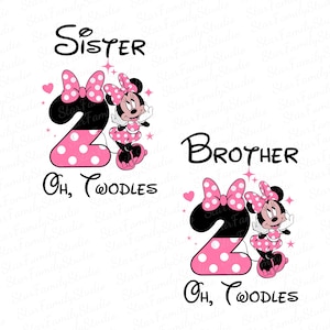 K&ouml;nnte beinhalten: Zwei Designs mit Minnie Mouse, eines mit der Aufschrift "Sister" und das andere mit "Brother". Jedes Design enth&auml;lt eine gro&szlig;e "2" in schwarzen und rosa Punkten, Minnie Mouse und den Satz "Oh, Toodles."