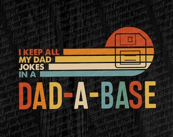 Op de afbeelding: Een retro-stijl grafiek met de tekst "I KEEP ALL MY DAD JOKES IN A DAD-A-BASE." Het ontwerp bevat een floppy disk illustratie en horizontale strepen in oranje, geel, teal en bruin op een zwarte achtergrond.