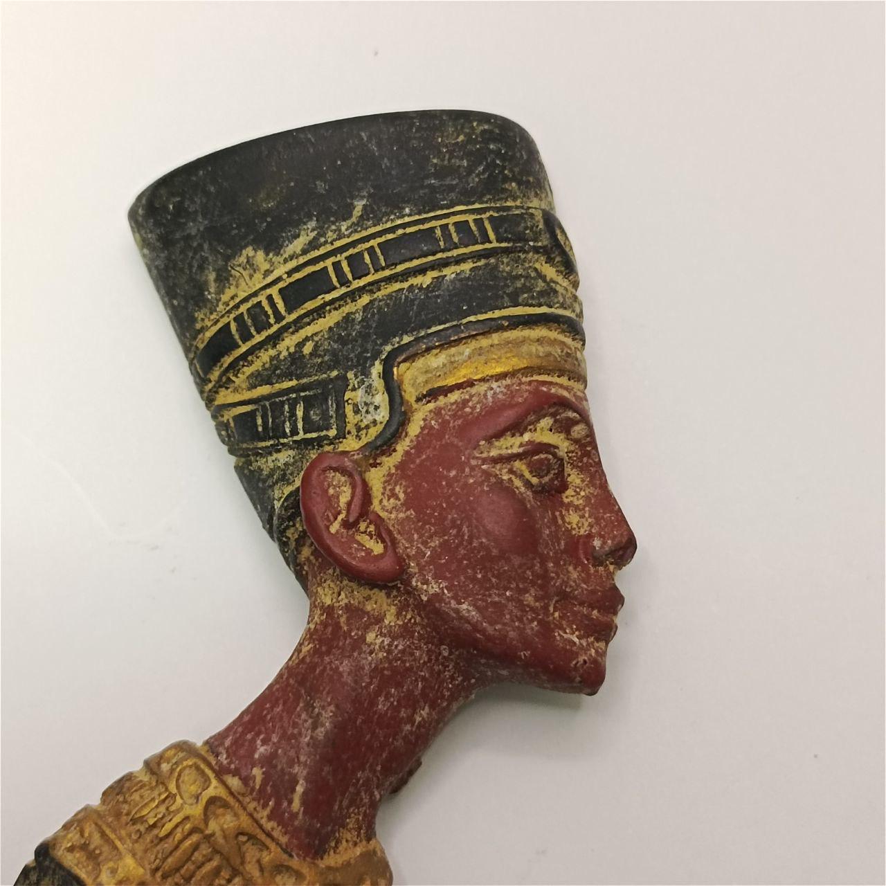 手作りのネフェルティティ胸像 - エジプトの女王像、ファラオ時代の