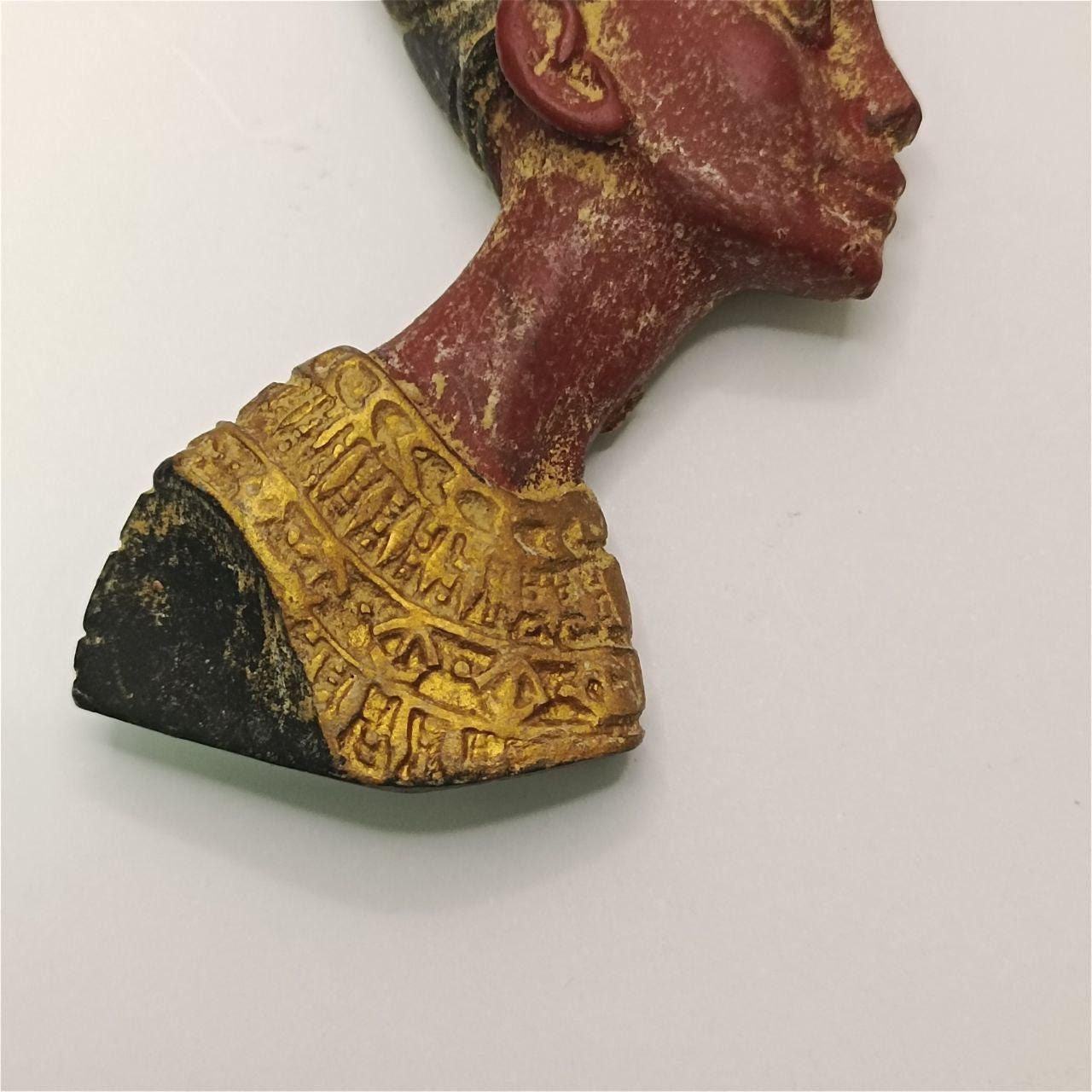 手作りのネフェルティティ胸像 - エジプトの女王像、ファラオ時代の