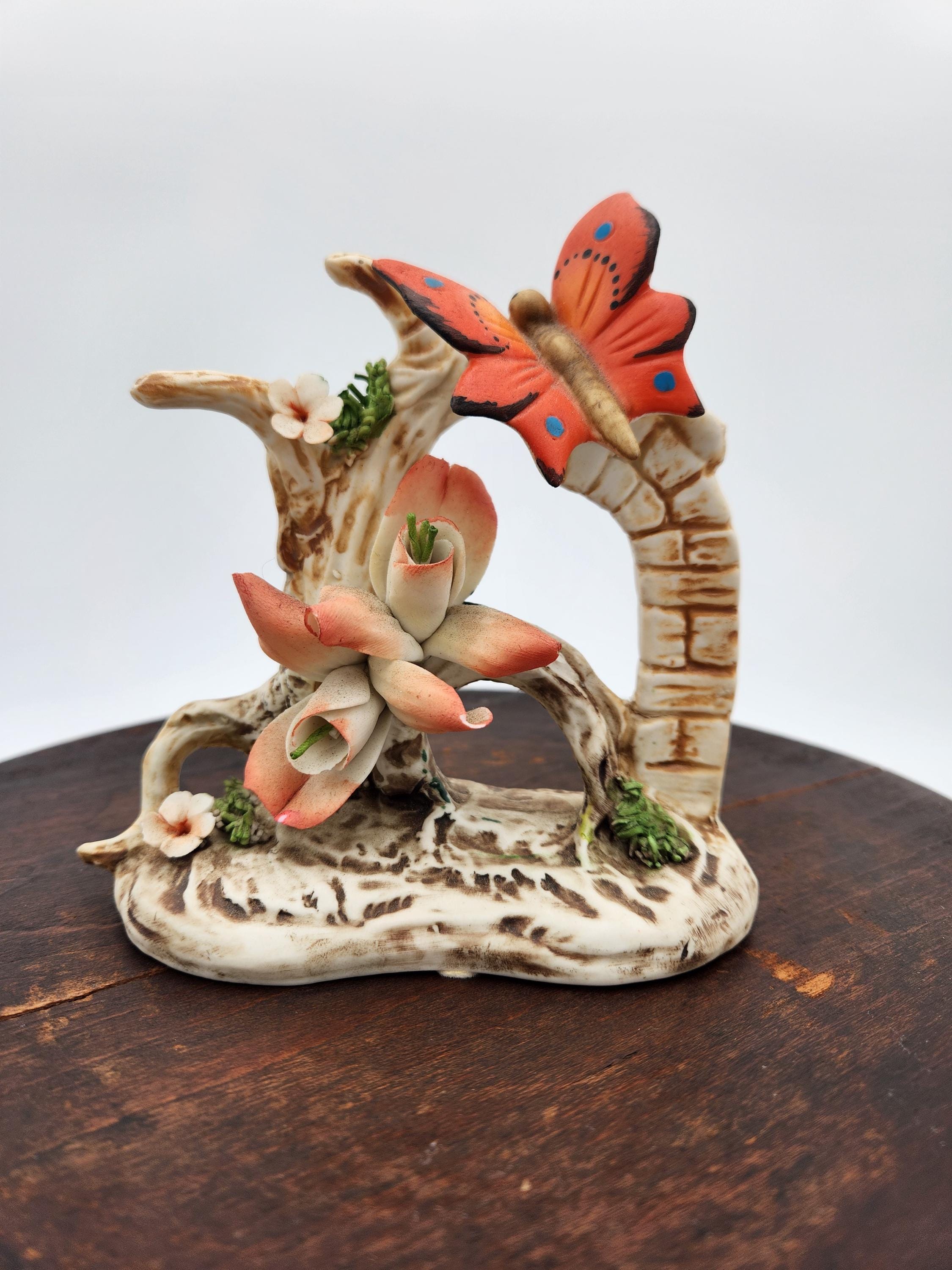 R.CAPODIMONTE　イタリア製 多色陶器　浮彫り　花瓶 R.CAPODIMONTE イタリア製 多色陶器 浮彫り 花瓶 R.CAPODIMONTE