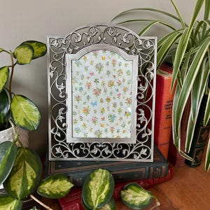 Vintage 1990s Ornate Silver-Tone Pewter 5" x 7" / 4" x 6" Picture / Photo Frame with Vine and Leaf Details and Easel Back