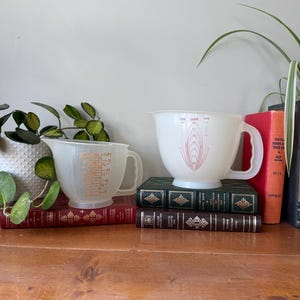 Mid Century Modern Vintage Tupperware from 1960s or 1970s, Plastic Retro Measuring Cups with Red Print, 500-3 or 8 Cups, 1288-1 or 1 litre