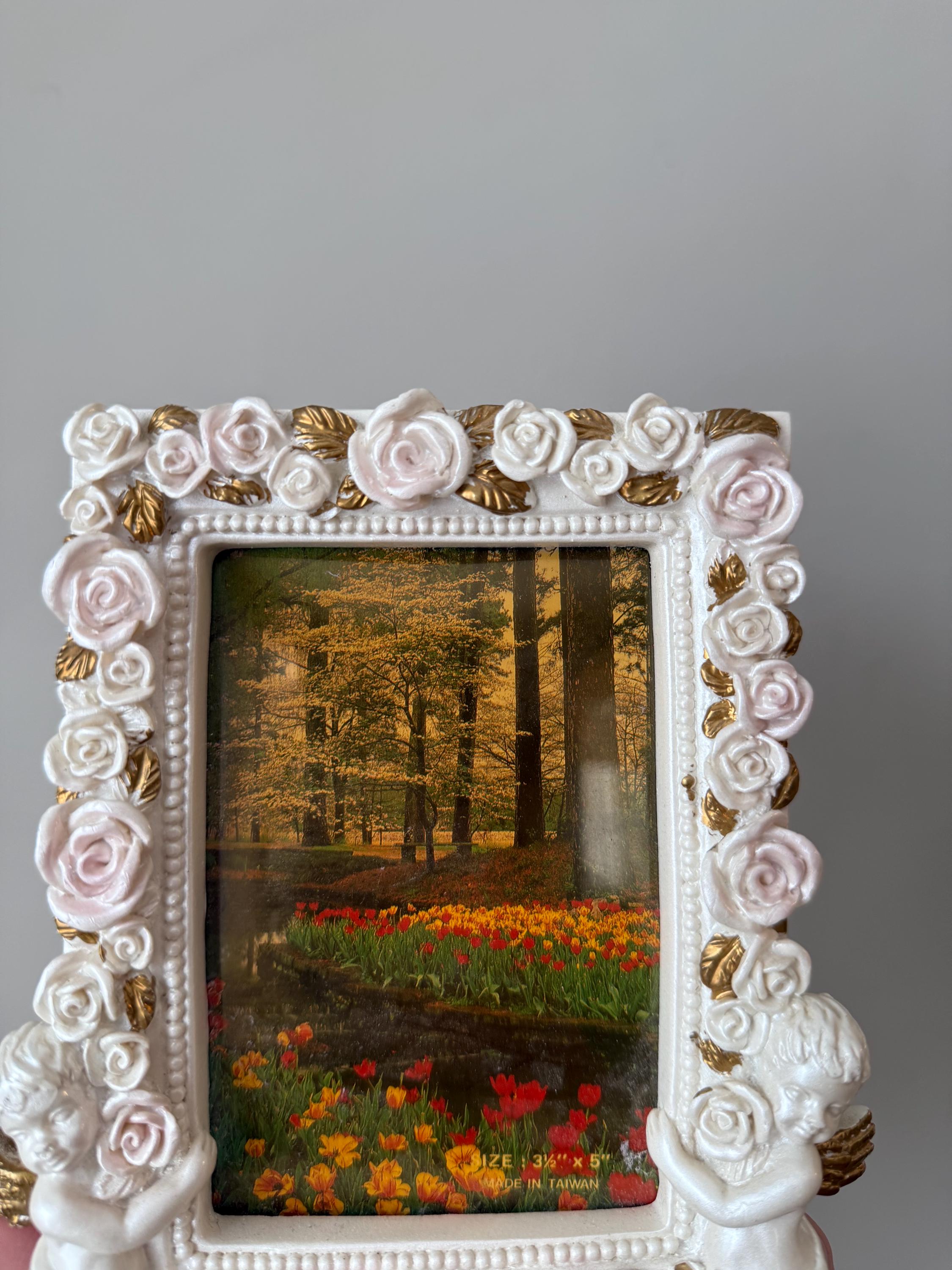 Vintage Victorian-style 1990s Ceramic Photo Frame: Roses